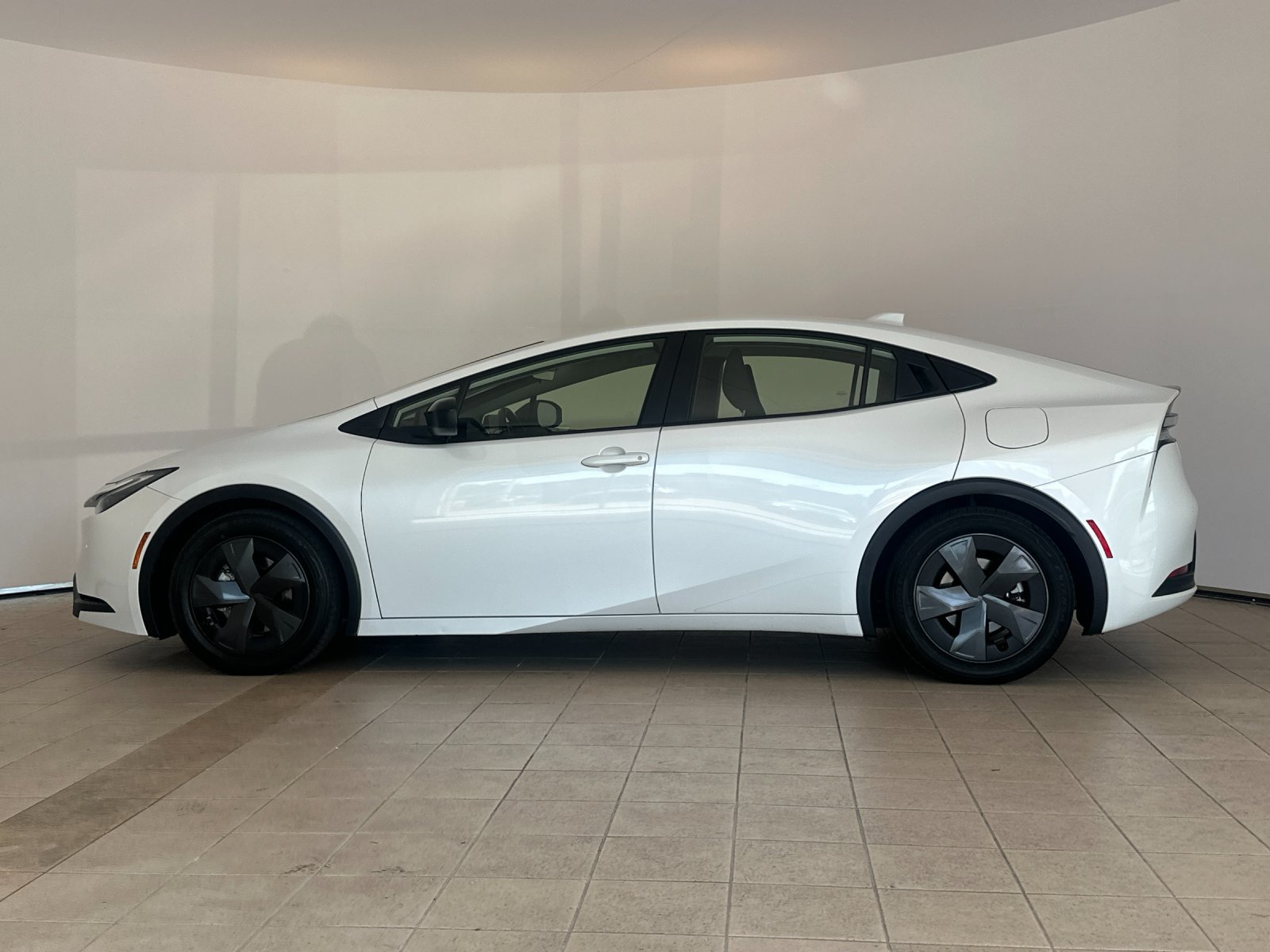 Used 2023 Toyota Prius Prime FWD image 3