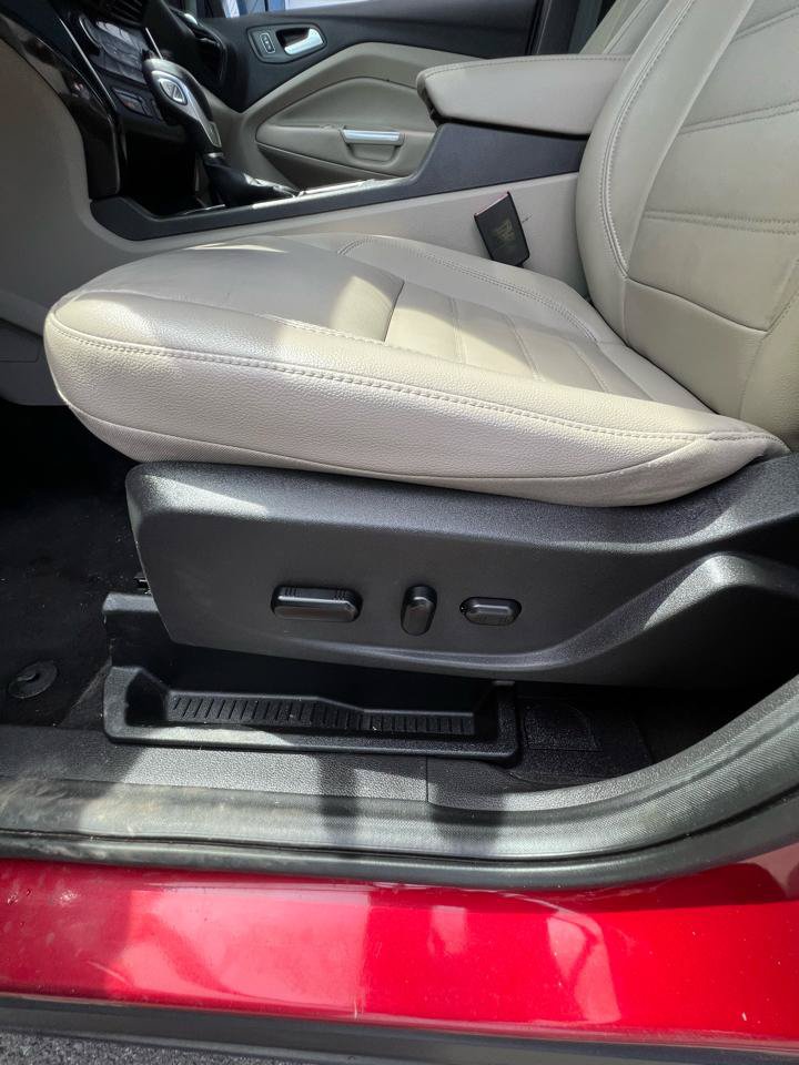 Used 2019 Ford Escape Titanium AWD/4WD image 17