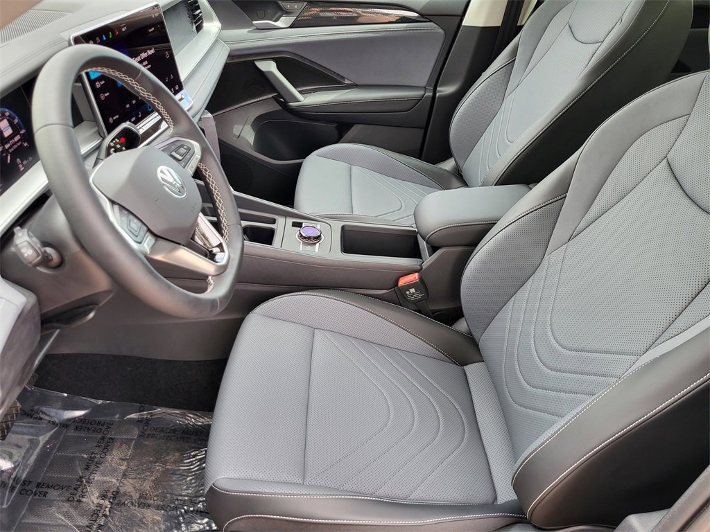 New 2025 Volkswagen Tiguan SE image 6