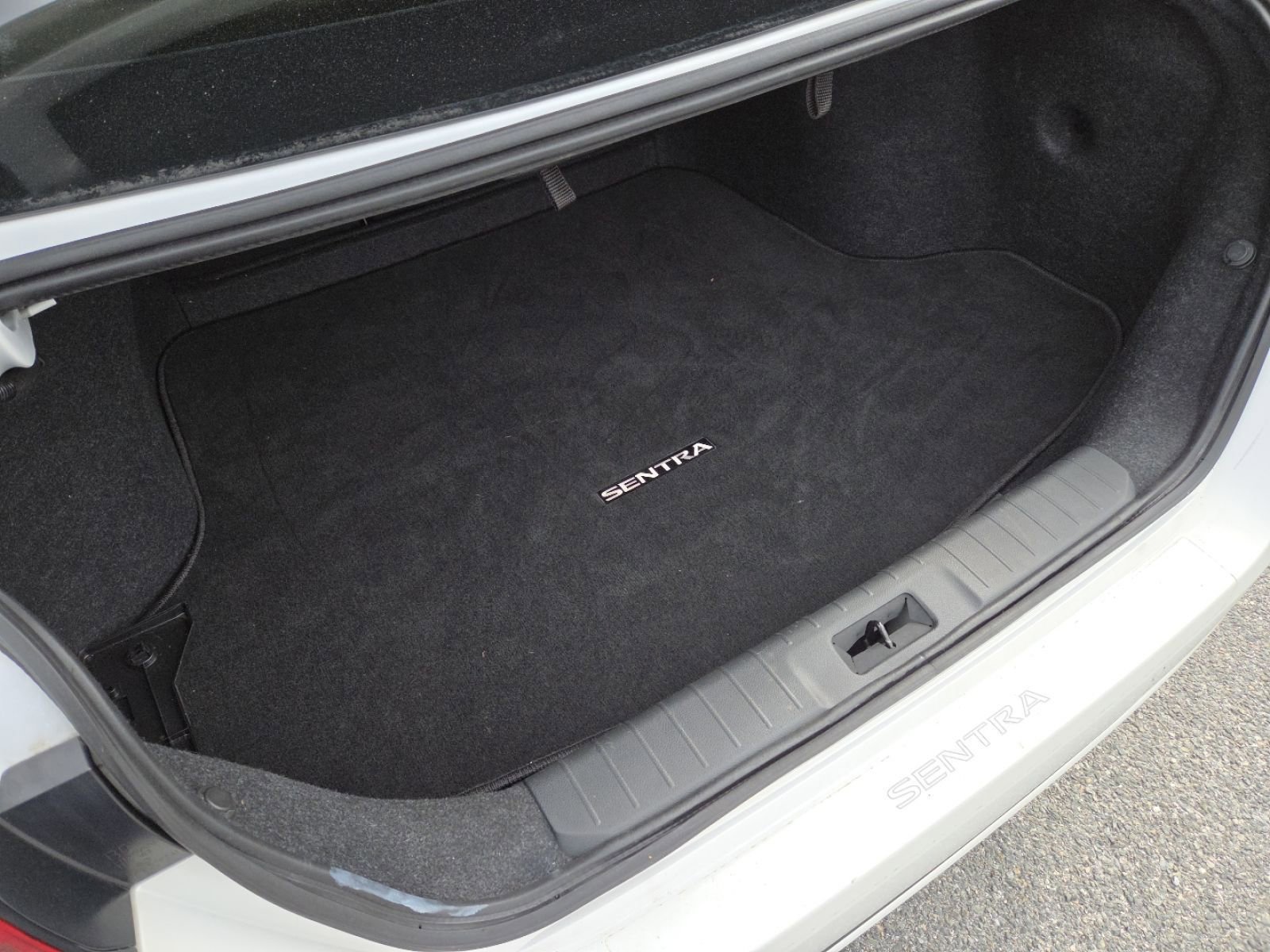 Used 2022 Nissan Sentra SV w/ Trunk Package image 18