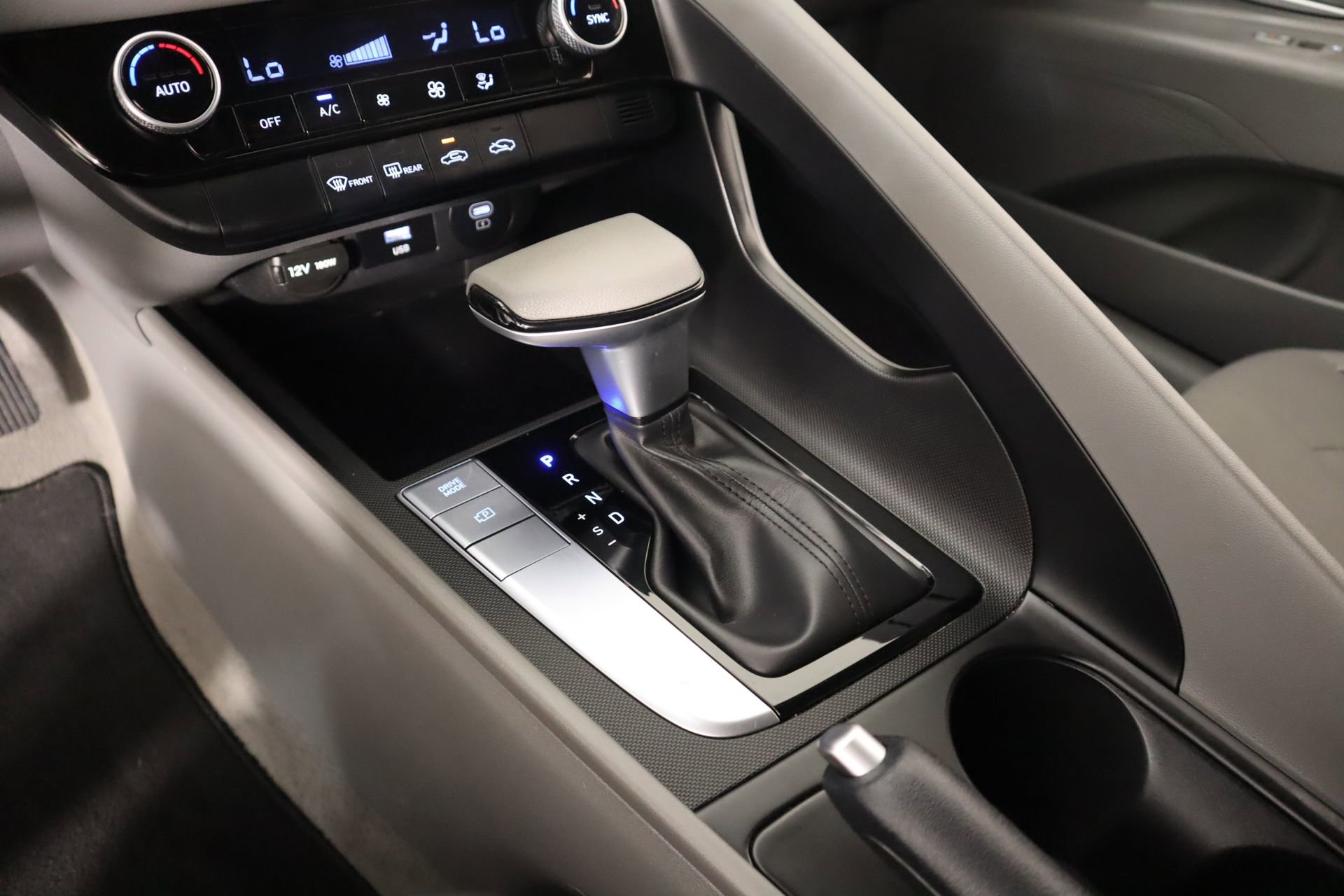 Certified 2024 Hyundai Elantra SEL image 8