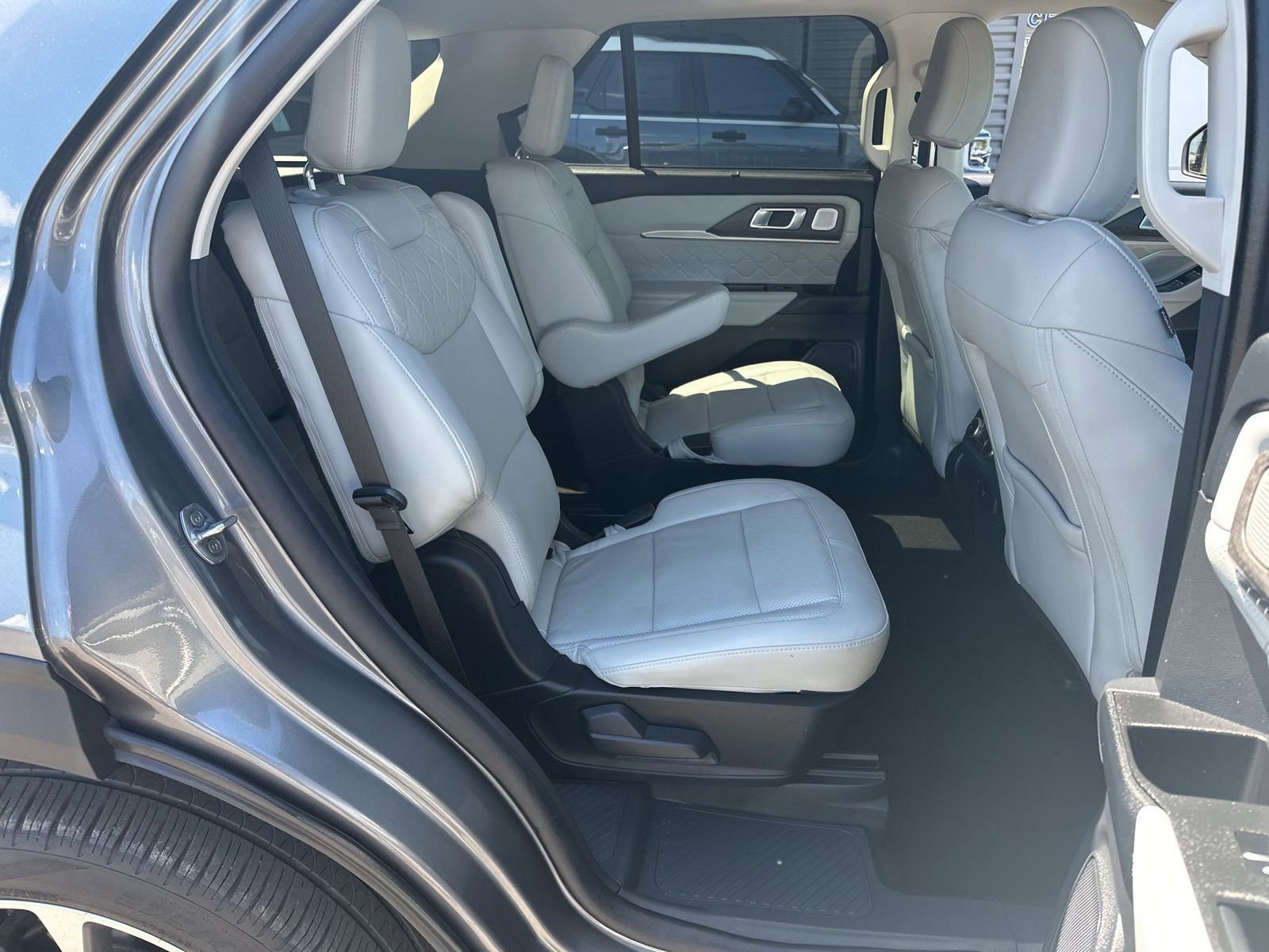 Certified 2025 Ford Explorer Platinum w/ Ultimate Package AWD/4WD image 11
