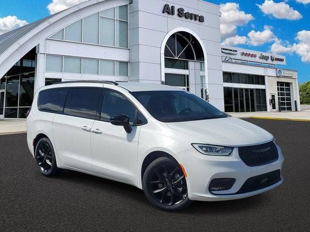 New 2026 Chrysler Pacifica Select w/ S Appearance Package FWD image 1