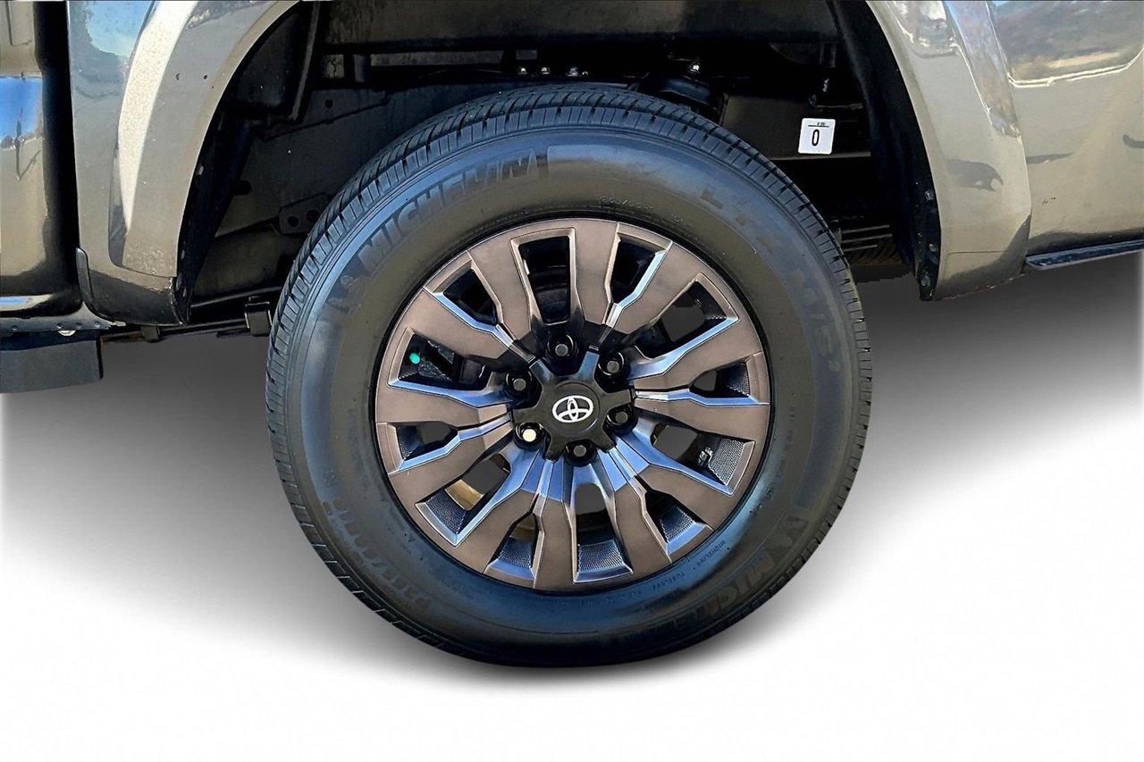 Used 2022 Toyota Tacoma Limited image 34