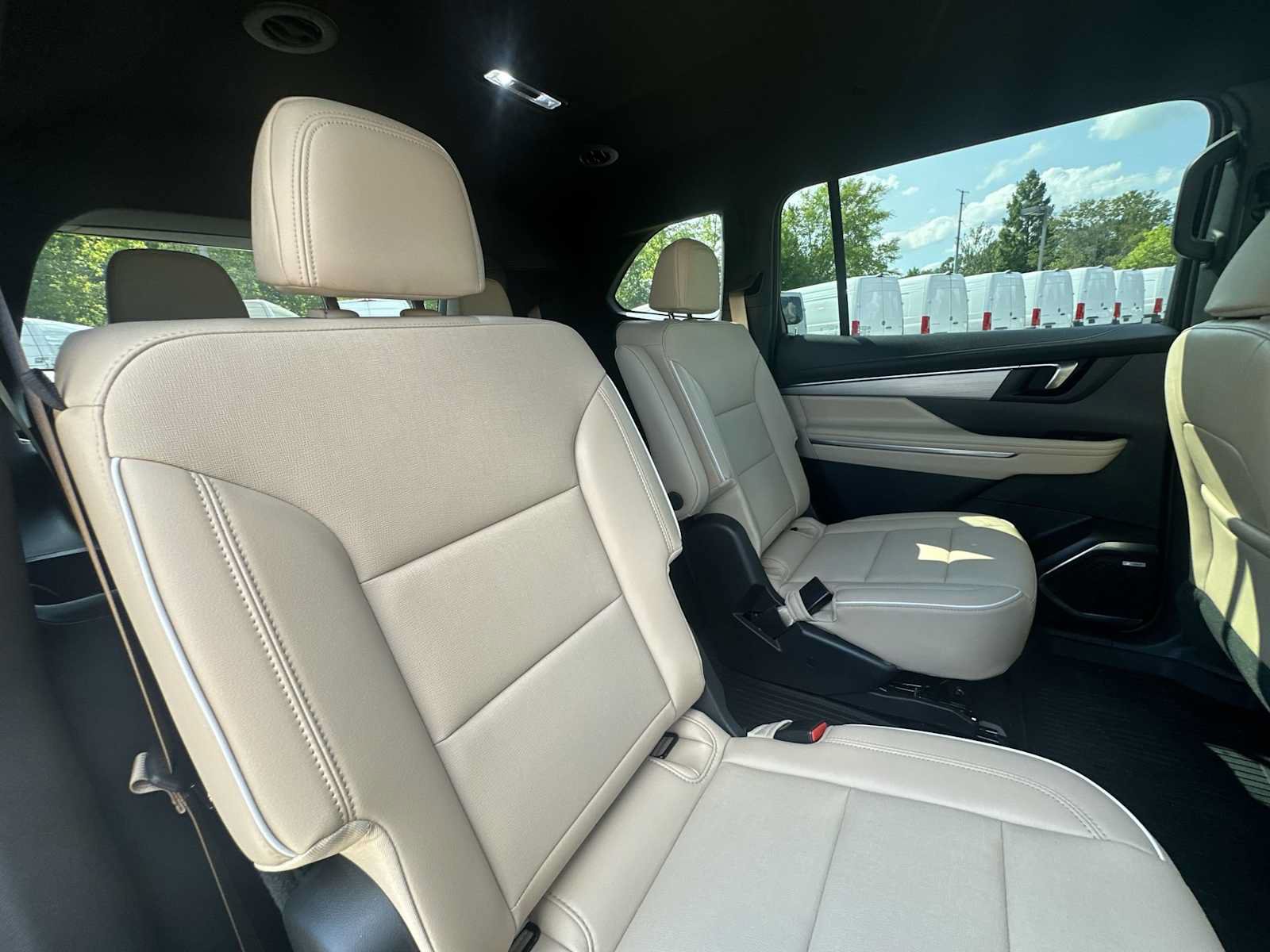 Used 2025 Buick Enclave Preferred w/ Power Package FWD image 22