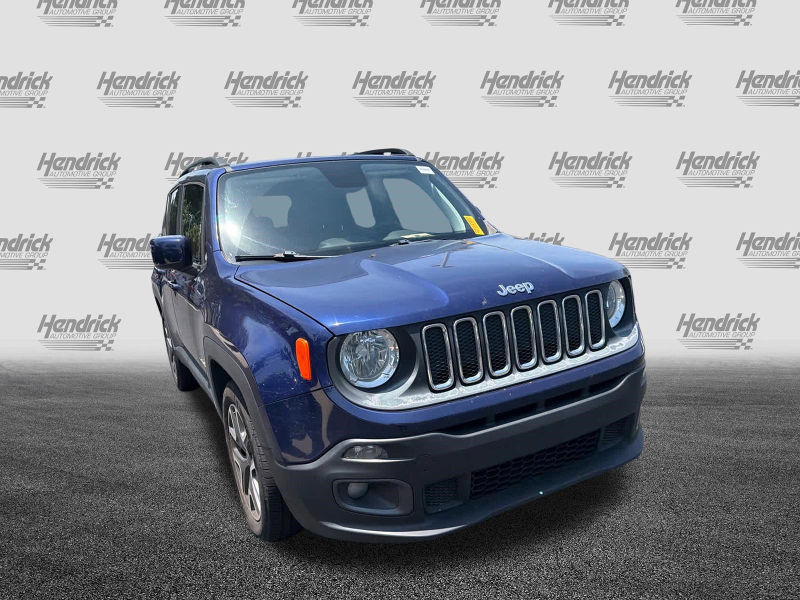 Used 2018 Jeep Renegade Latitude FWD image 3