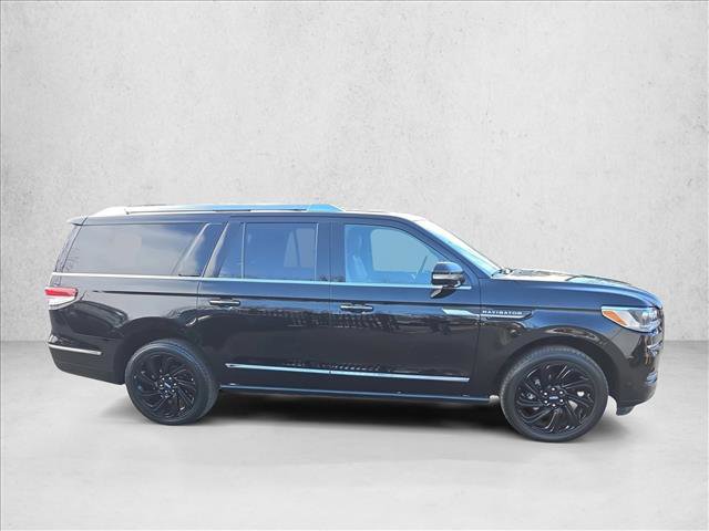 Used 2023 Lincoln Navigator L Reserve image 4