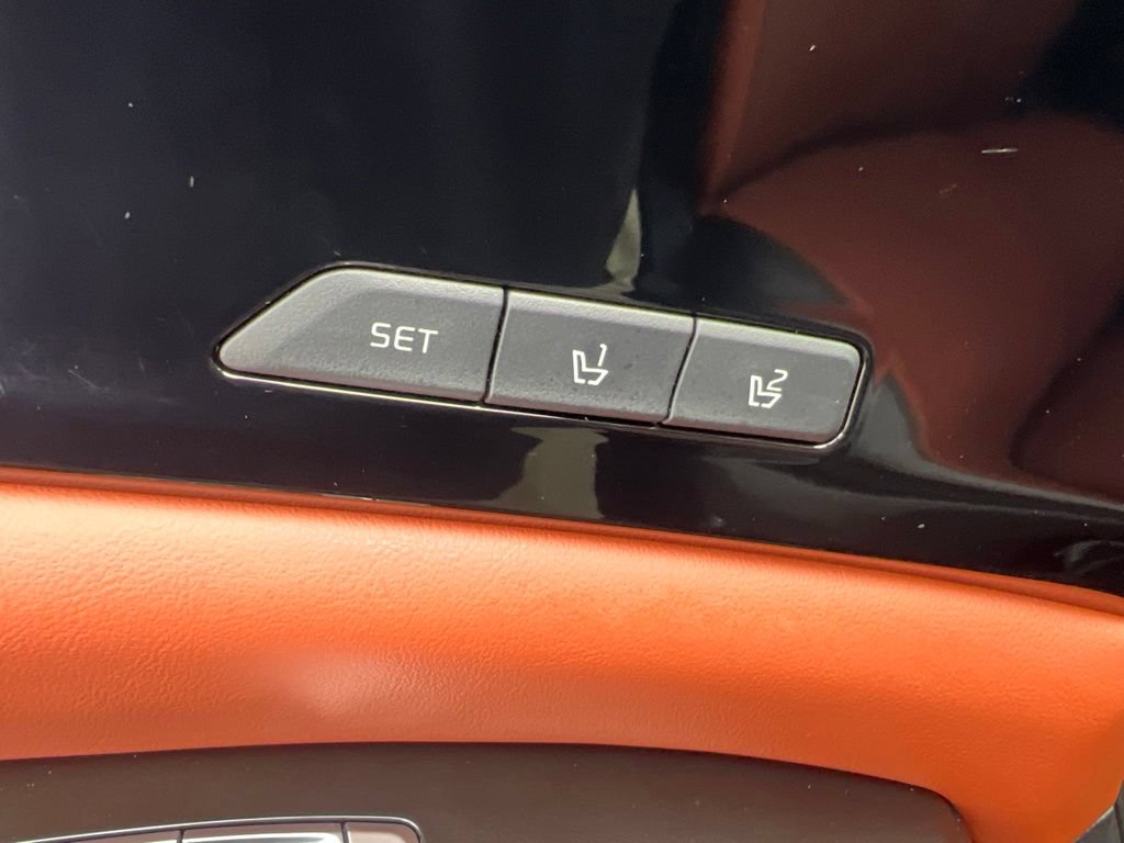 Certified 2023 Kia Carnival SX FWD image 42