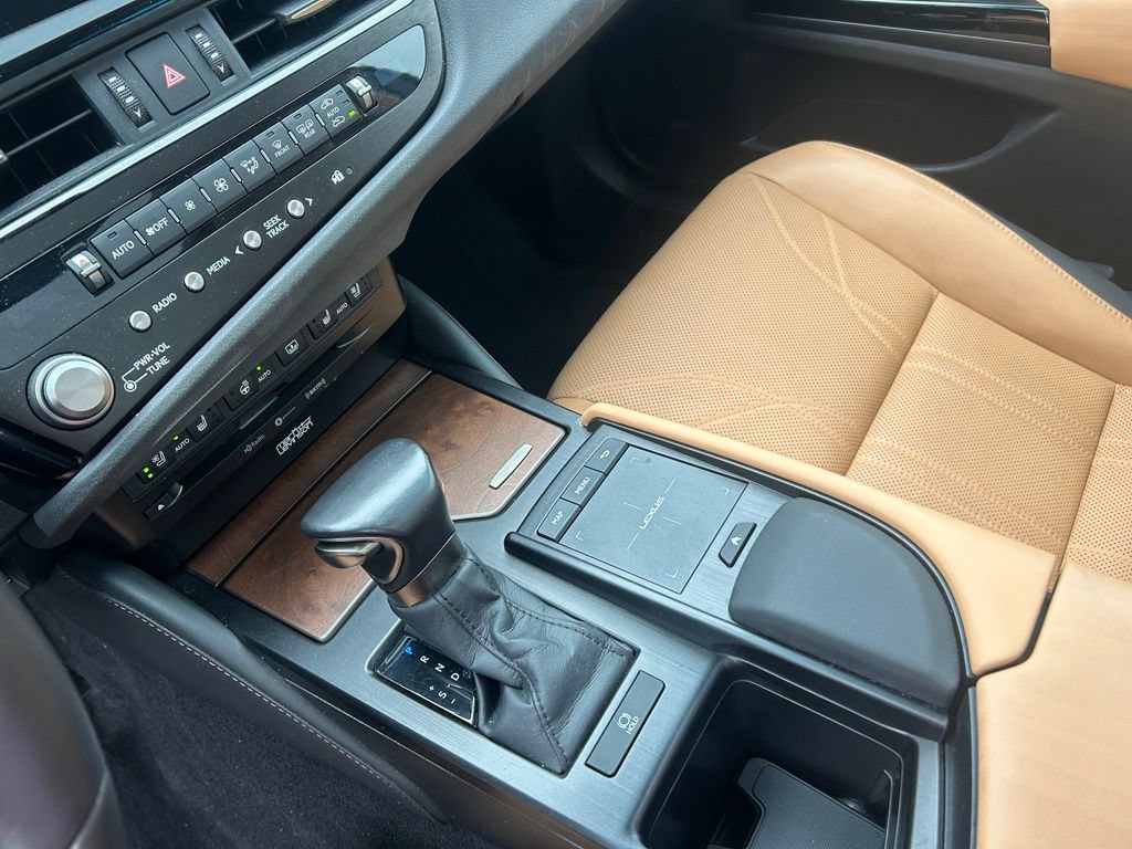 Used 2022 Lexus ES 350 Ultra Luxury w/ Accessory Package 2 FWD image 12