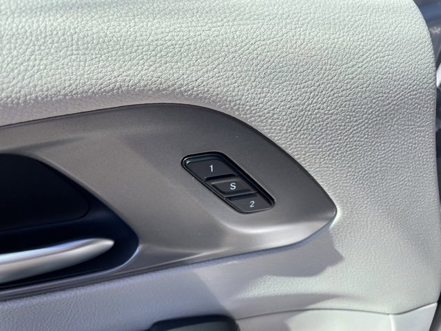Used 2024 Chrysler Pacifica Select image 12