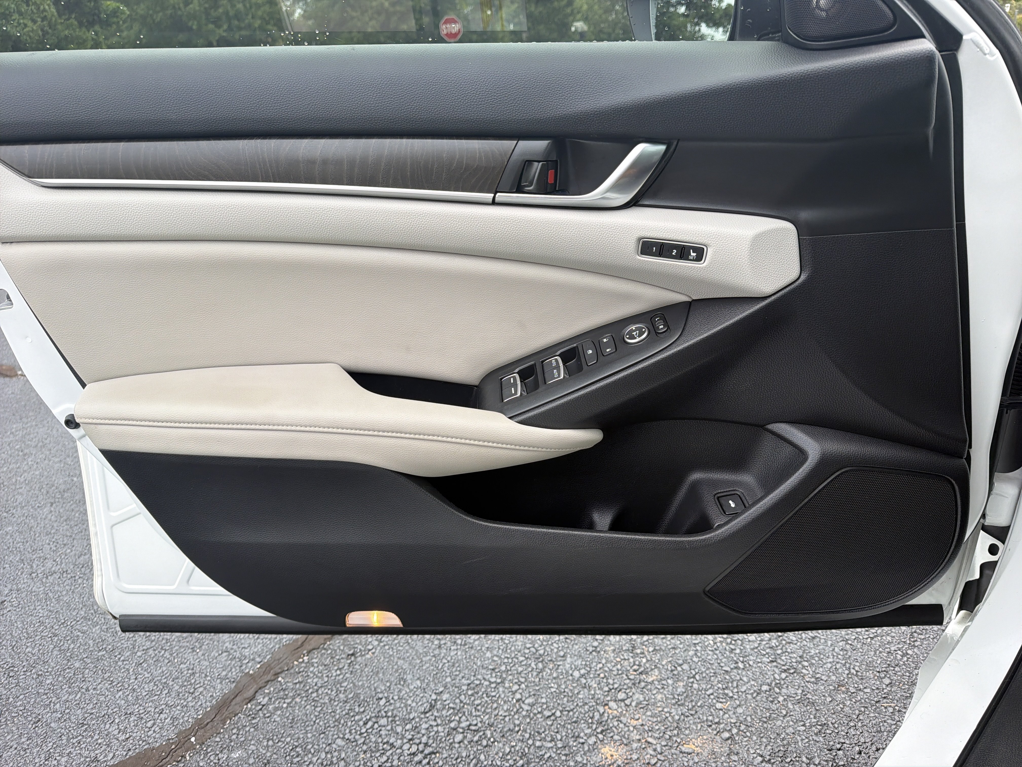 Used 2018 Honda Accord Touring image 22