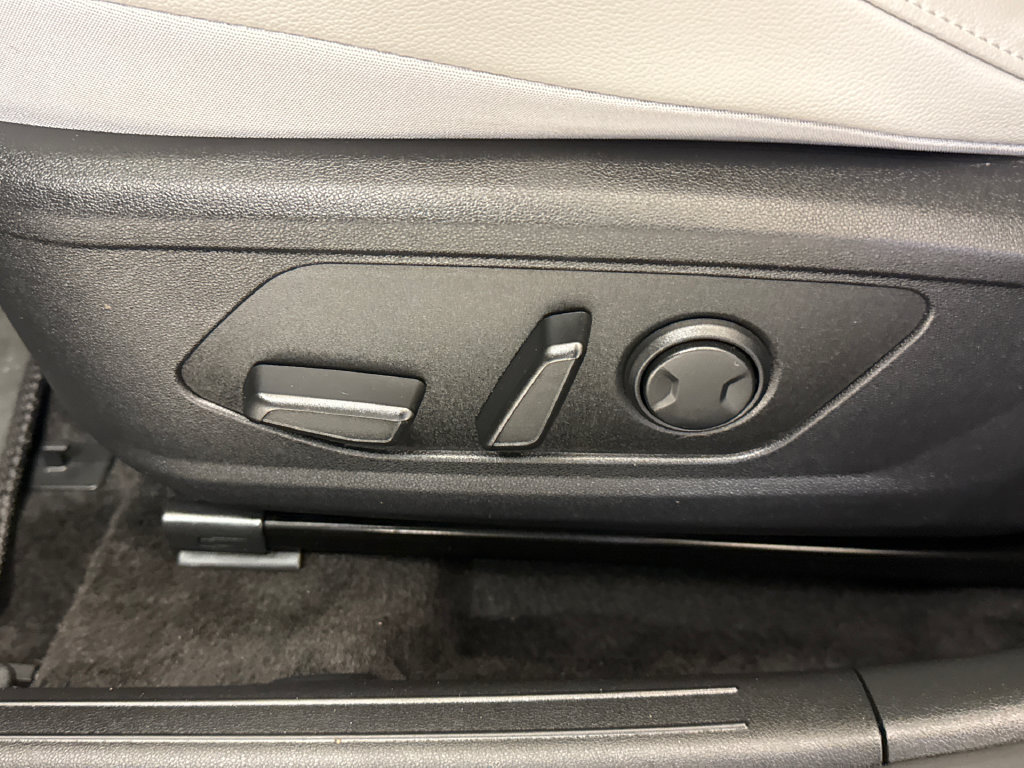Used 2026 Hyundai Elantra Limited FWD image 22