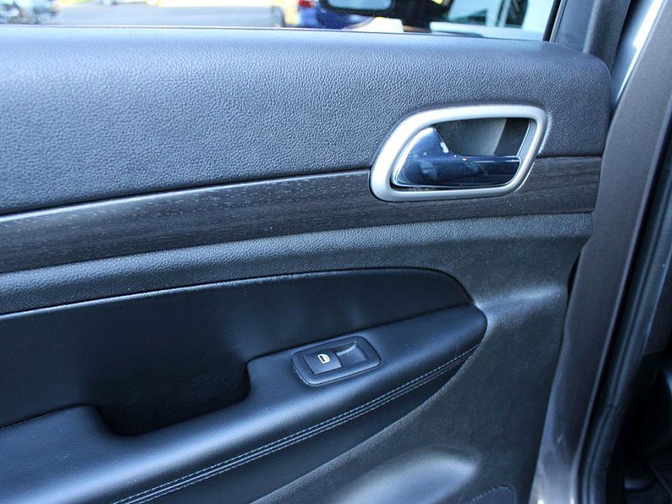 Used 2018 Jeep Grand Cherokee Altitude image 17