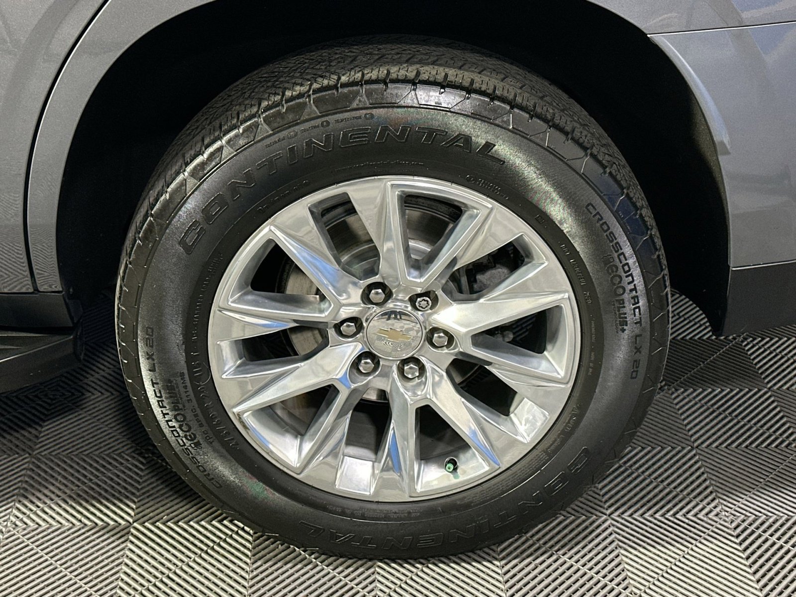 Used 2021 Chevrolet Tahoe Premier w/ Premium Package image 12