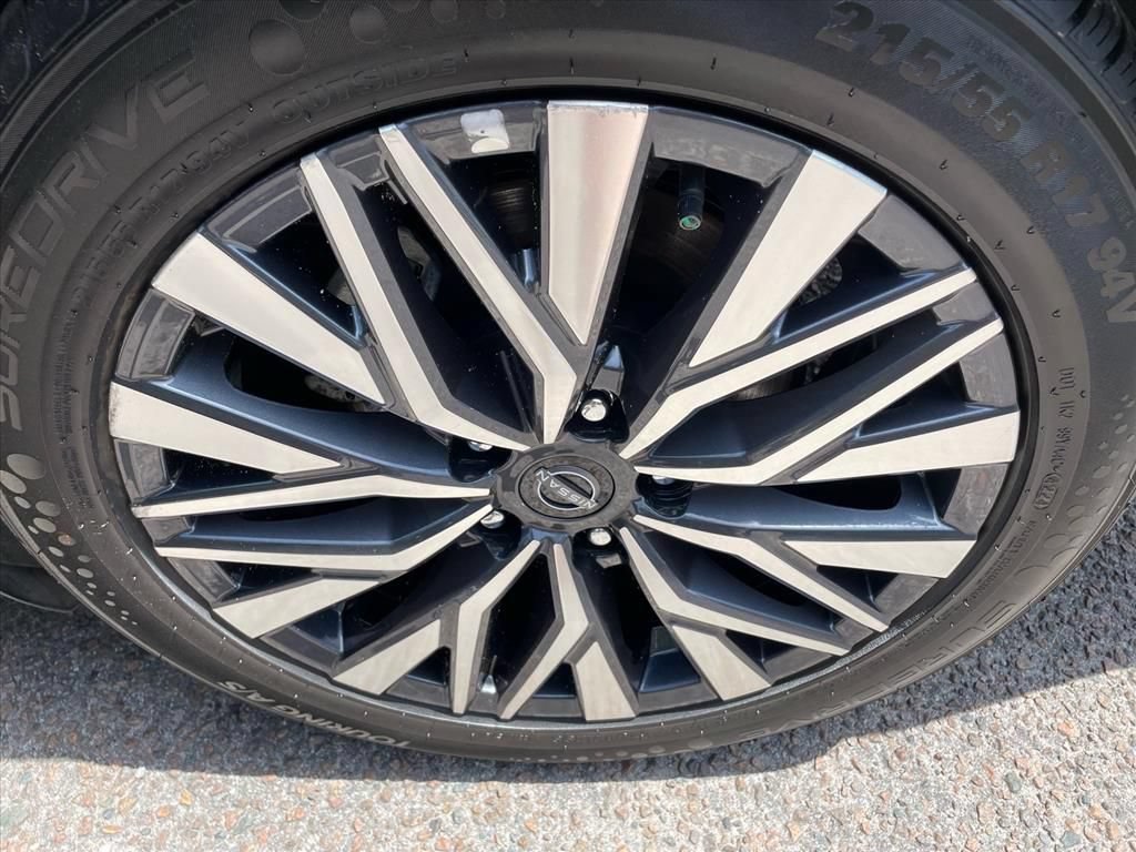 Used 2025 Nissan Altima 2.5 SV FWD image 30