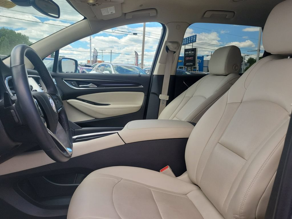 Used 2023 Buick Enclave Essence FWD image 18