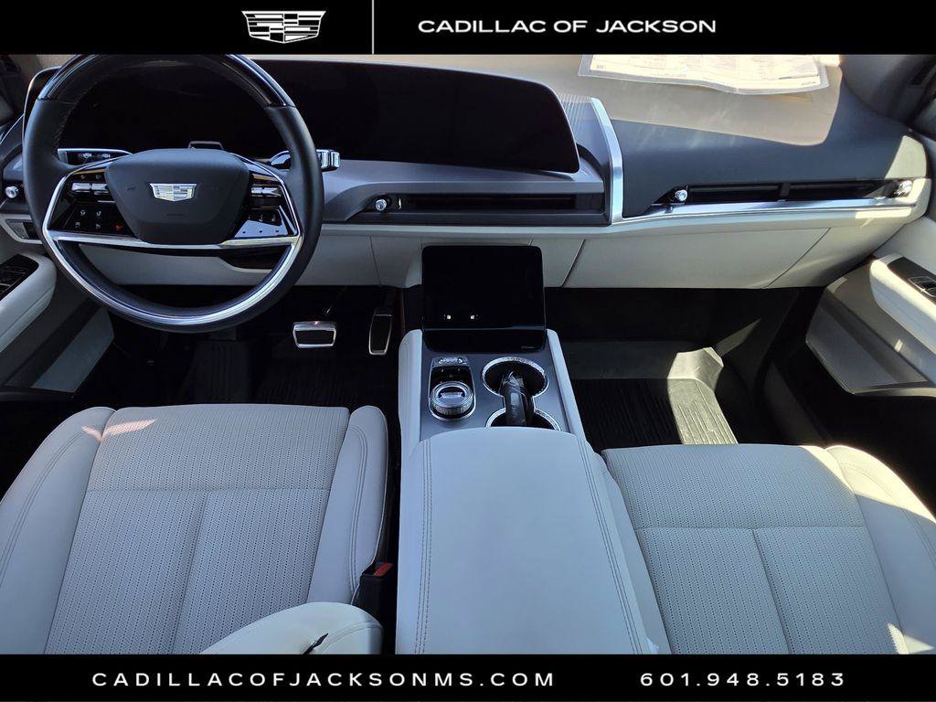 New 2026 Cadillac Vistiq Luxury w/ LPO, Floor Liner Package AWD/4WD image 7