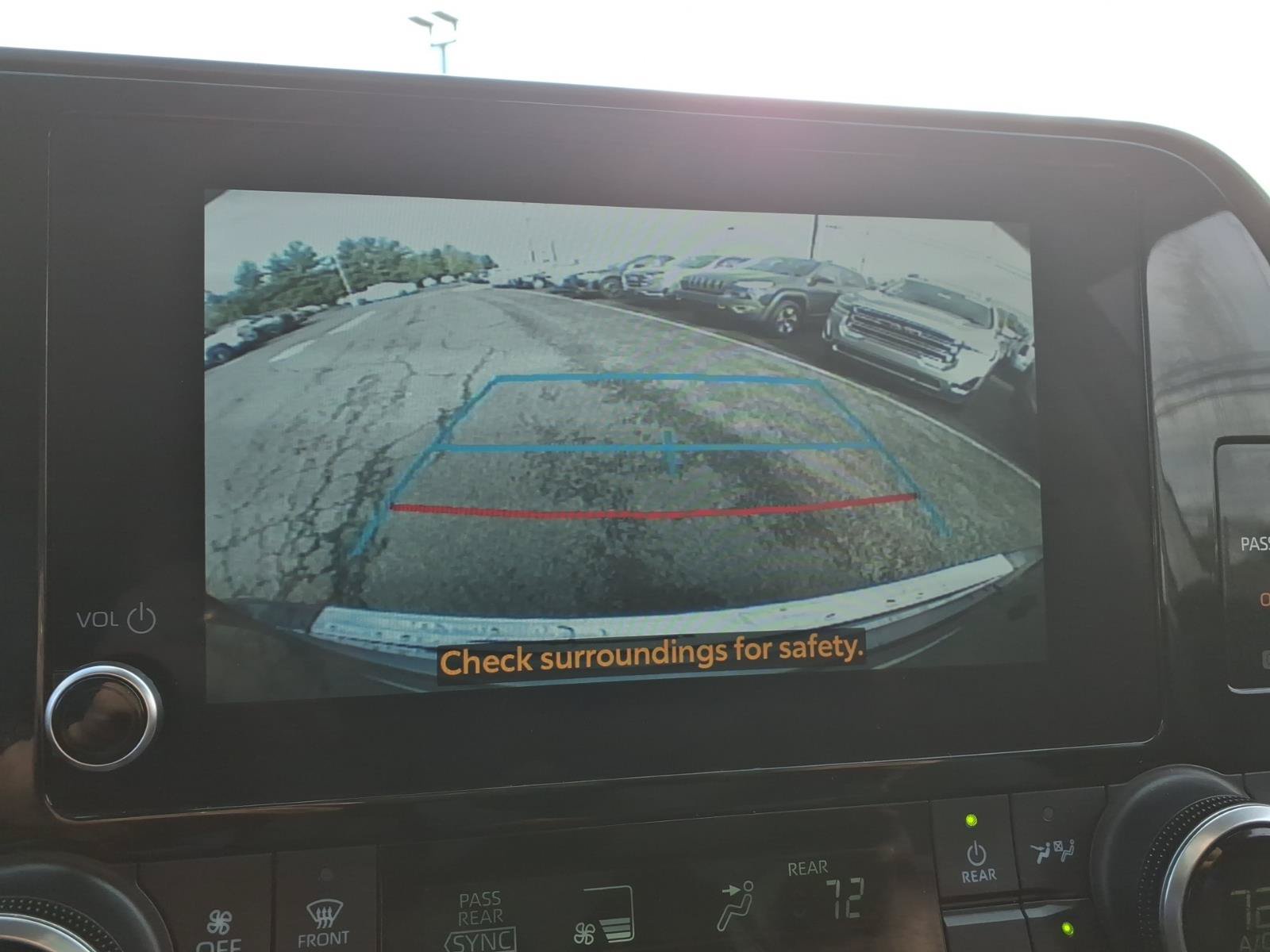 Used 2024 Toyota Highlander LE AWD/4WD image 35
