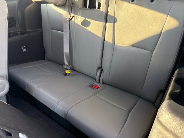 Used 2020 Toyota Highlander Limited FWD image 19