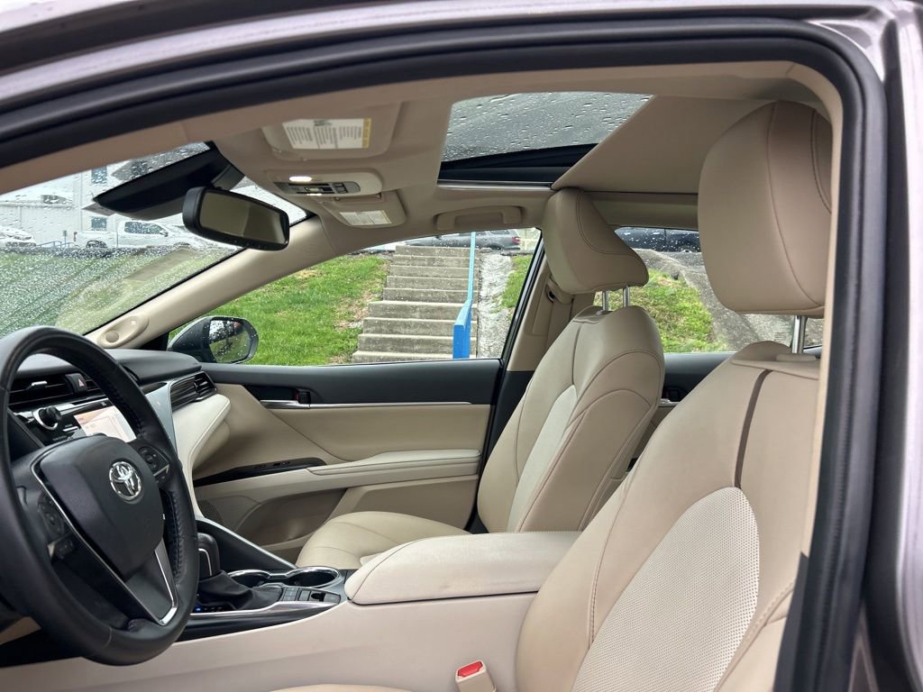 Used 2020 Toyota Camry XLE w/ Navigation Package image 9