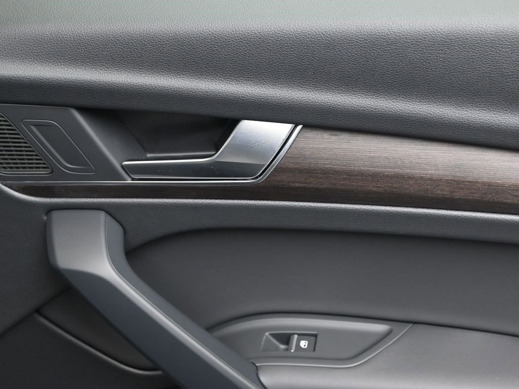 Certified 2025 Audi Q5 2.0T Premium Plus w/ Premium Plus Package image 14