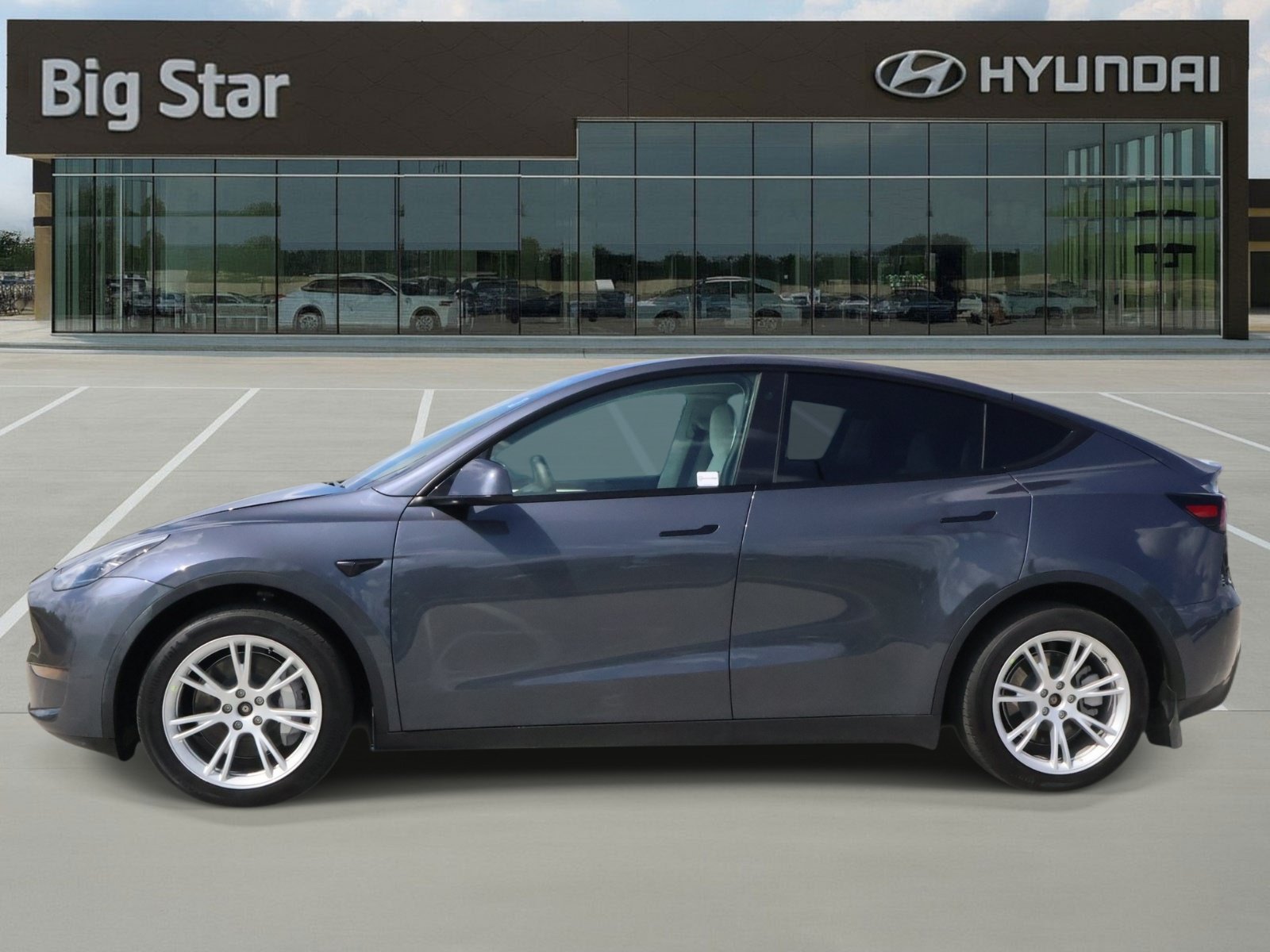 Used 2023 Tesla Model Y Long Range AWD/4WD image 2