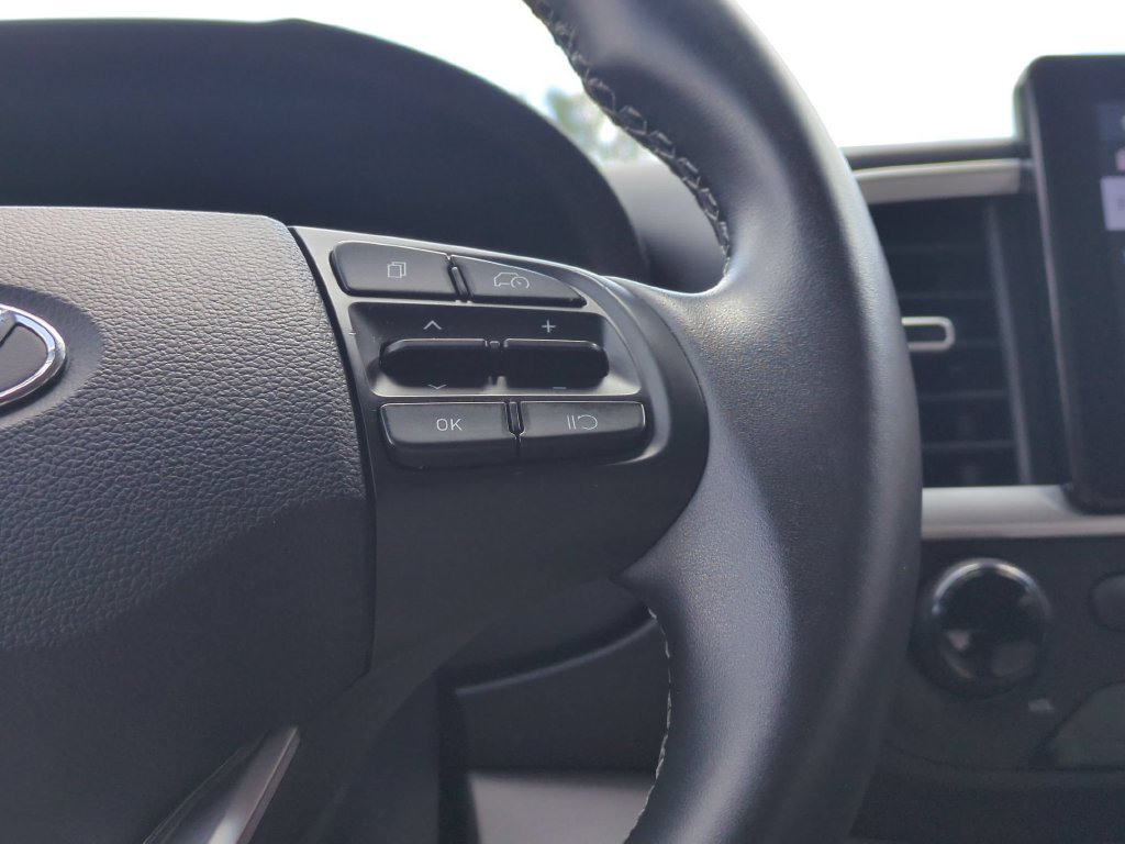 Used 2025 Hyundai Venue SEL FWD image 21