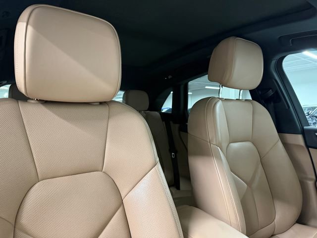 Certified 2023 Porsche Macan AWD/4WD image 23