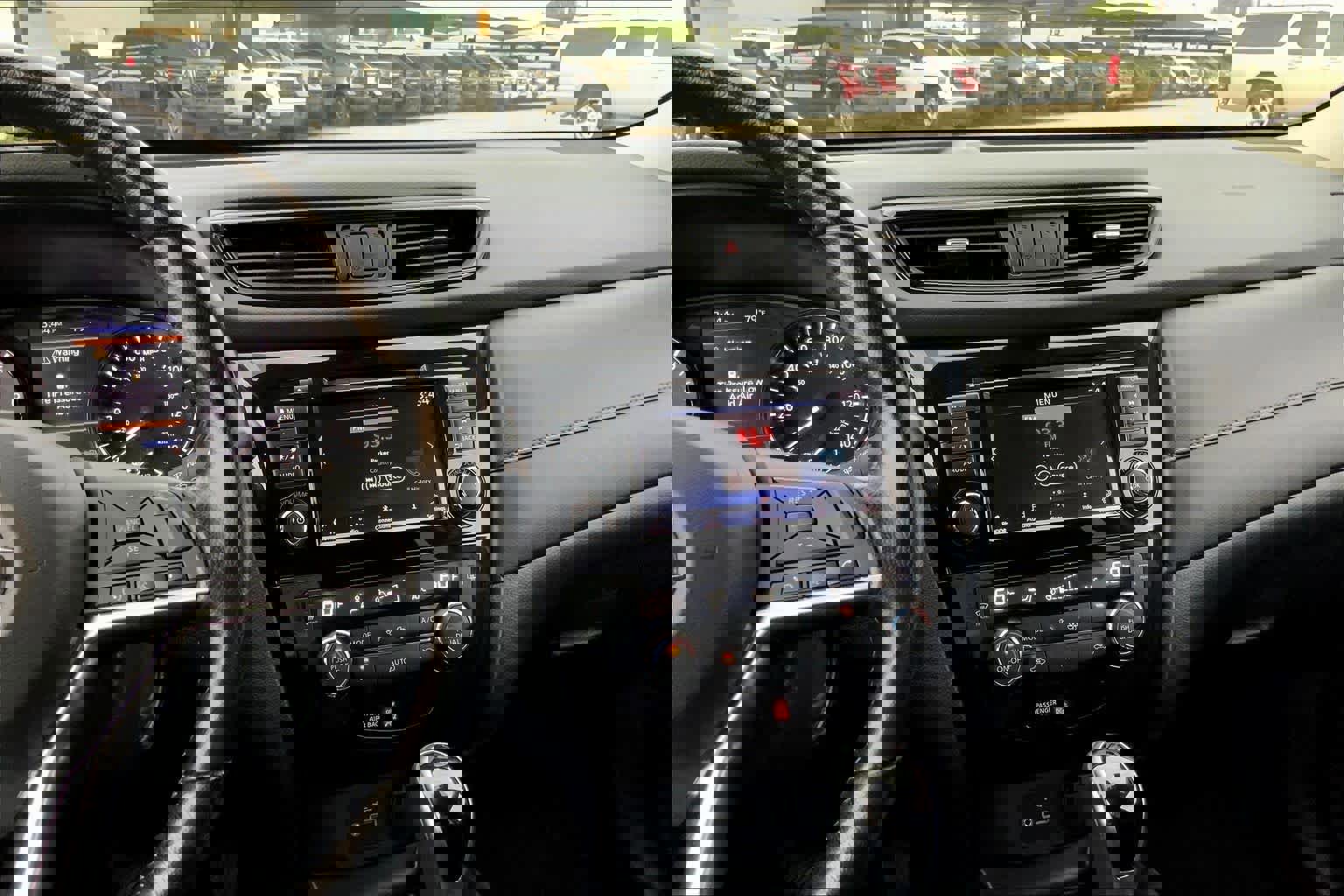 Used 2020 Nissan Rogue SV image 7