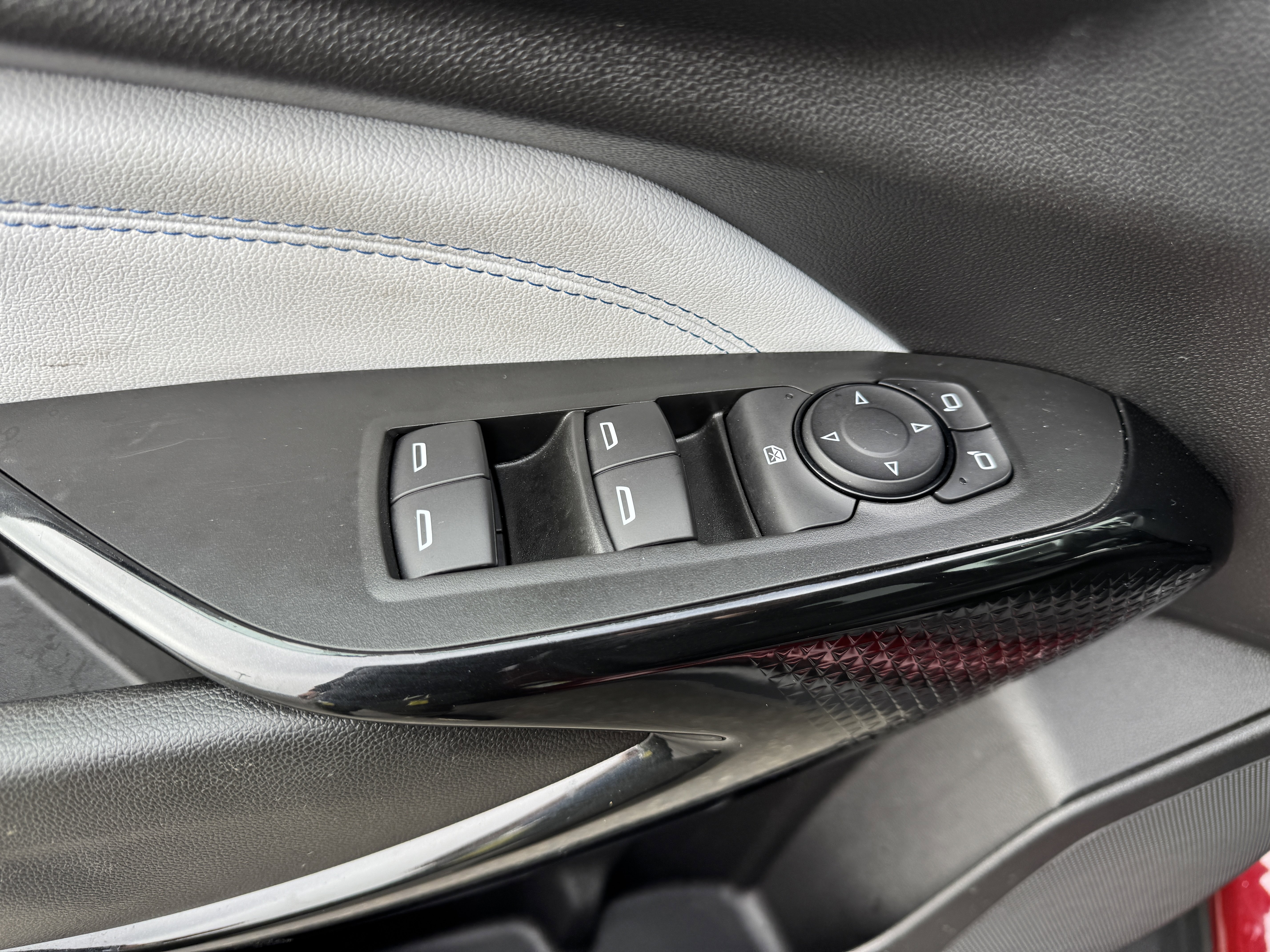 Used 2025 Chevrolet Trax LT image 11