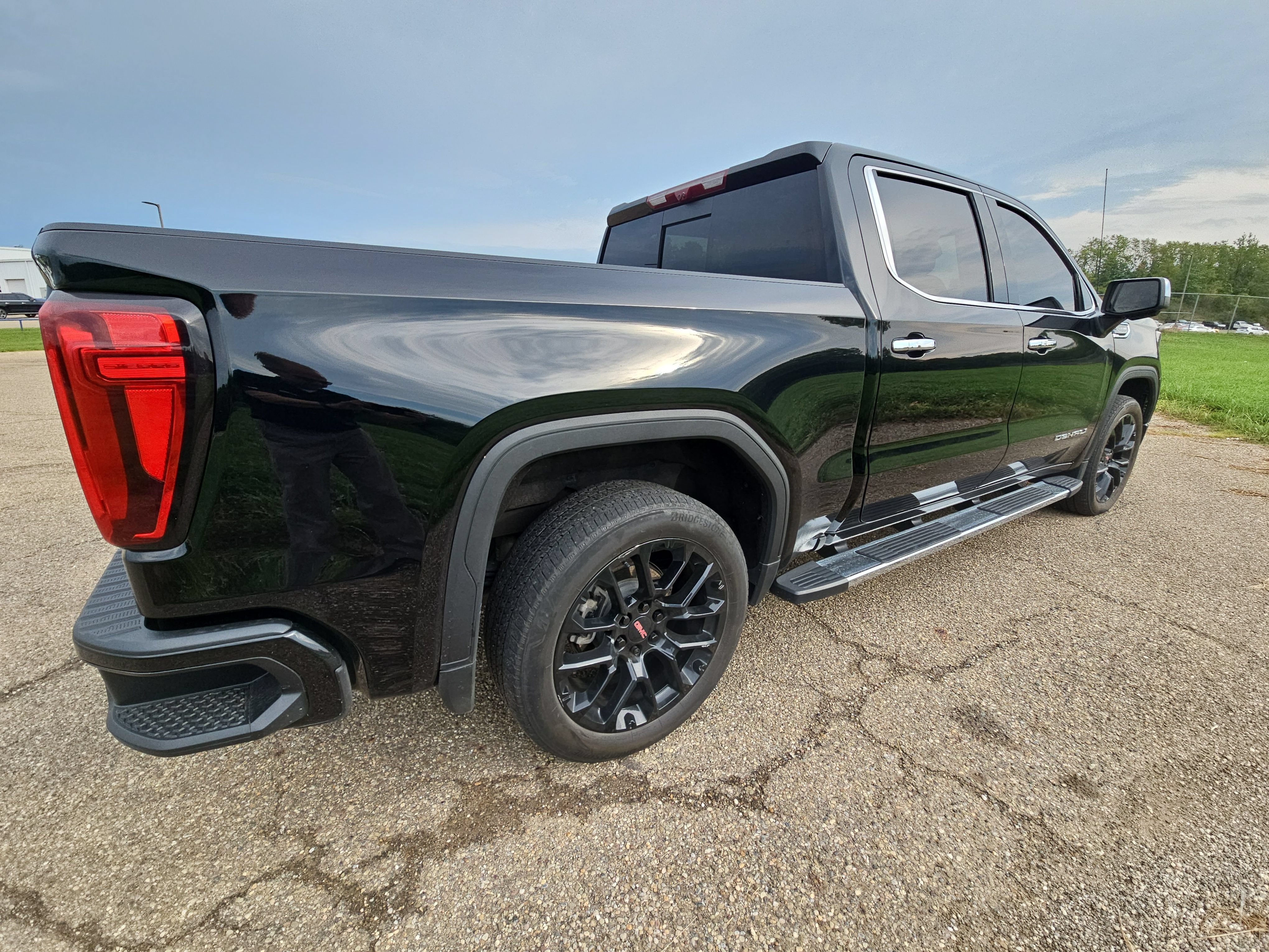 Used 2024 GMC Sierra 1500 Denali w/ Technology Package AWD/4WD video 4