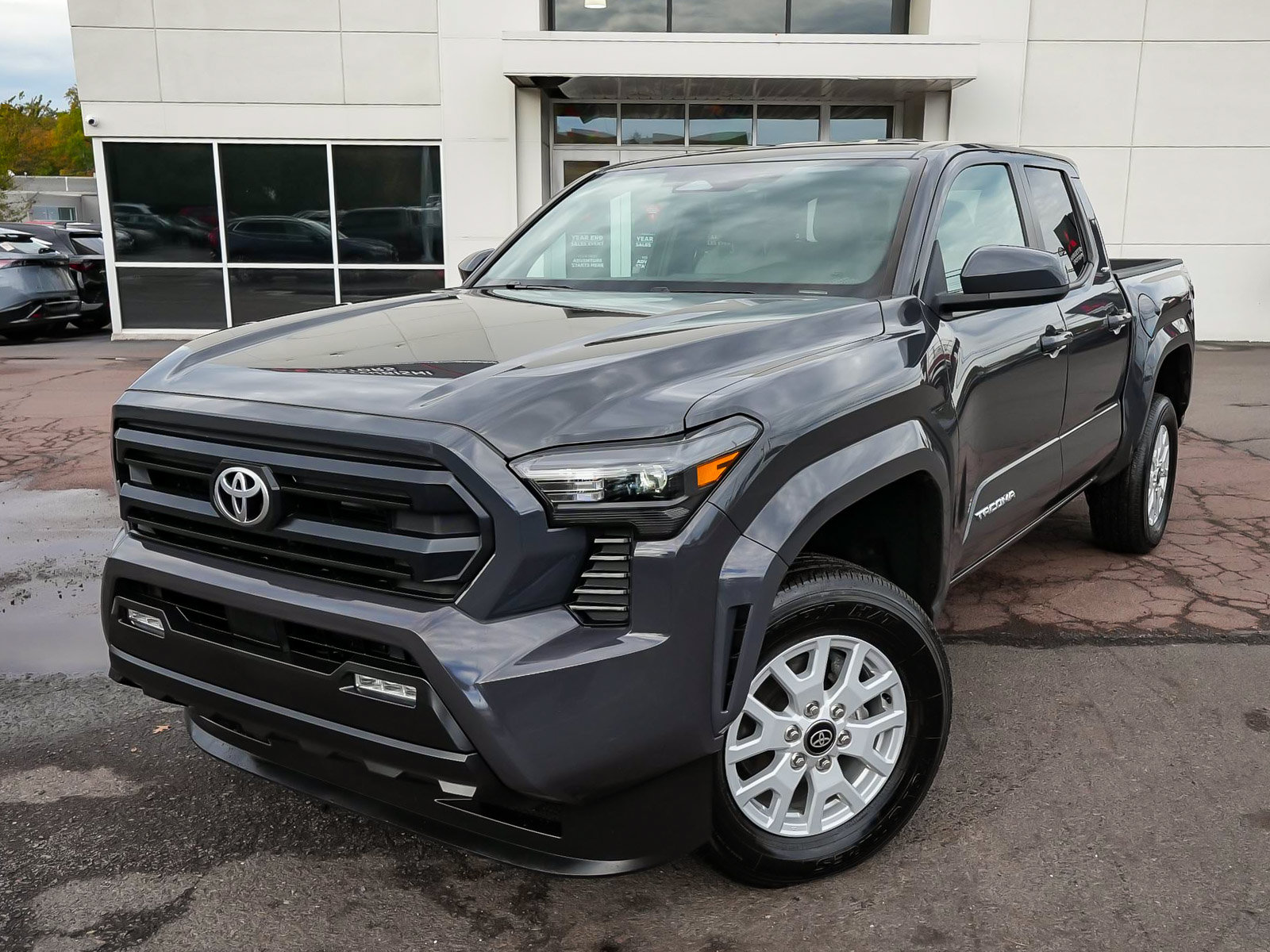 Used 2024 Toyota Tacoma SR5 AWD/4WD image 8