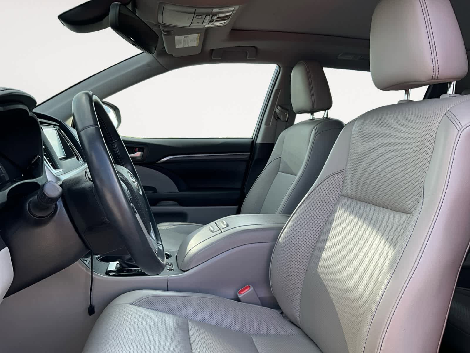 Used 2019 Toyota Highlander Limited Platinum AWD/4WD image 11