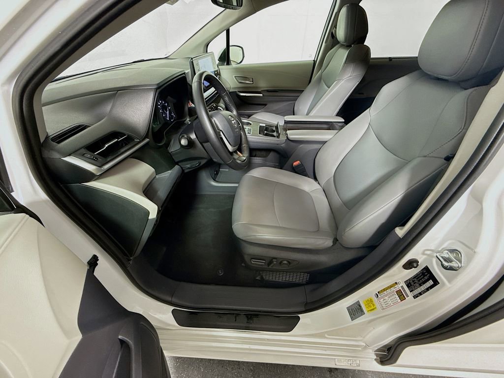 Certified 2022 Toyota Sienna XLE FWD image 18