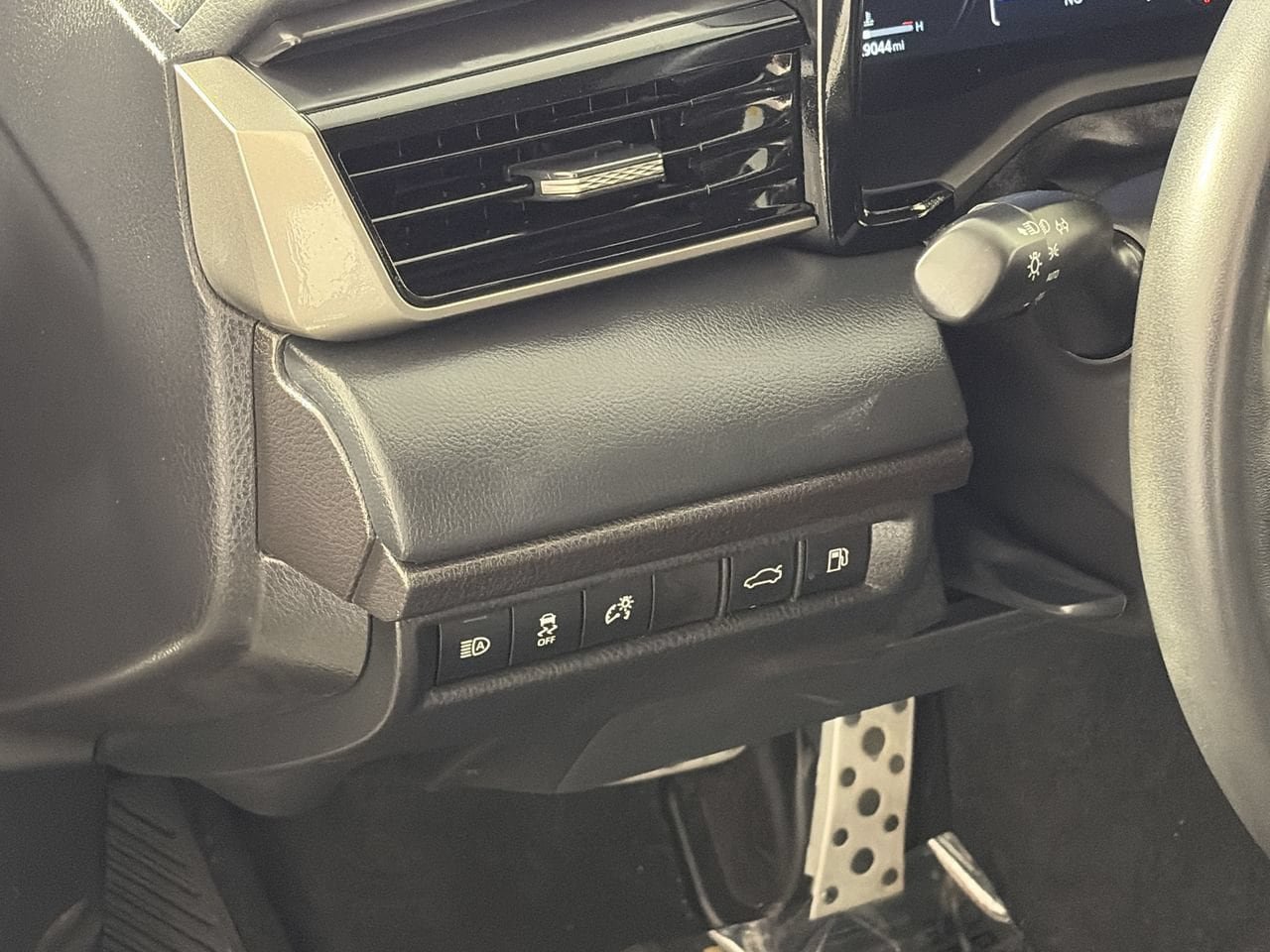 Used 2025 Toyota Camry XSE FWD image 12