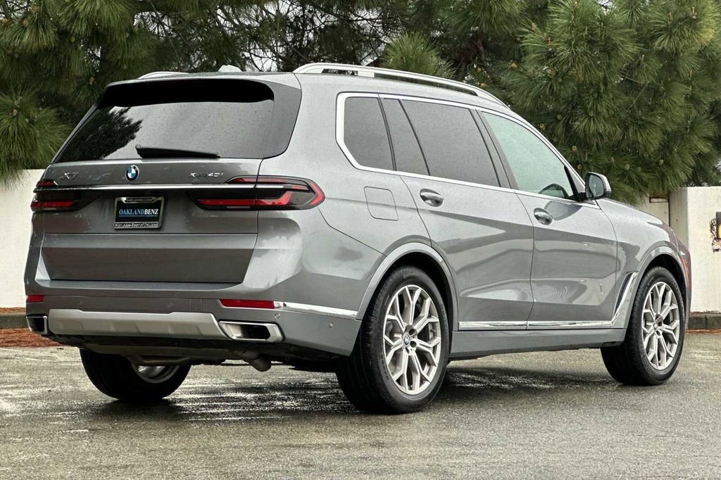 Used 2023 BMW X7 xDrive40i image 4