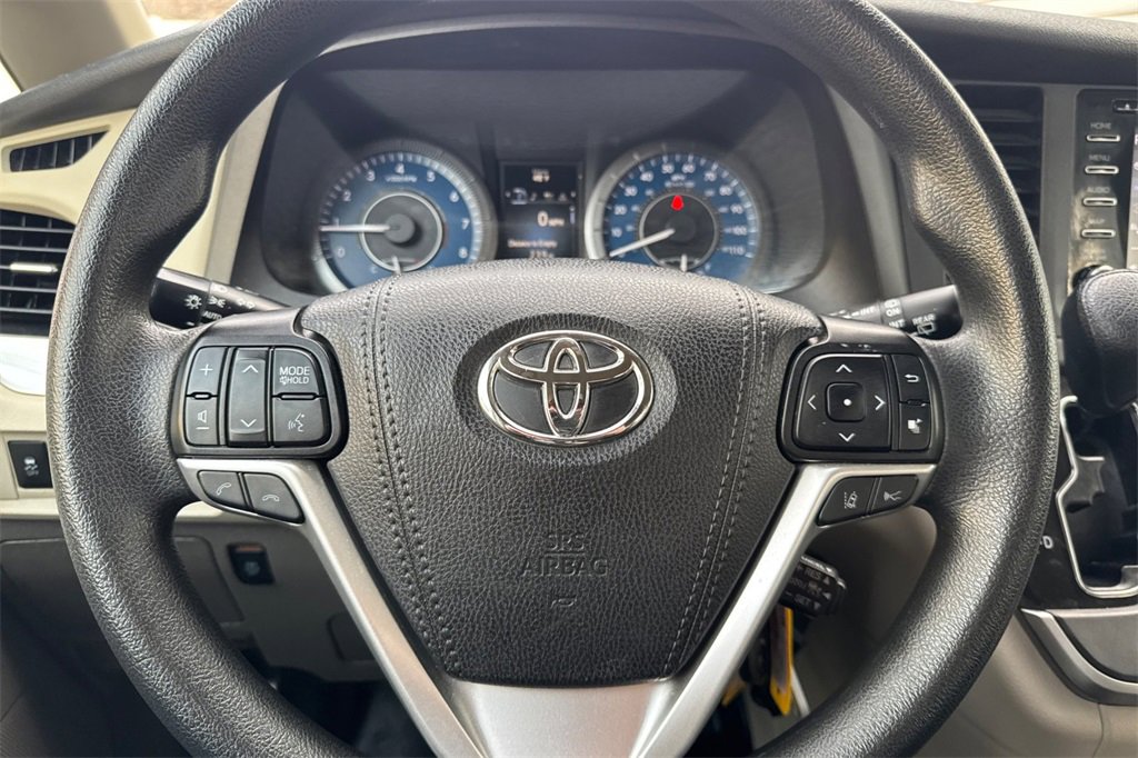 Used 2020 Toyota Sienna LE image 25