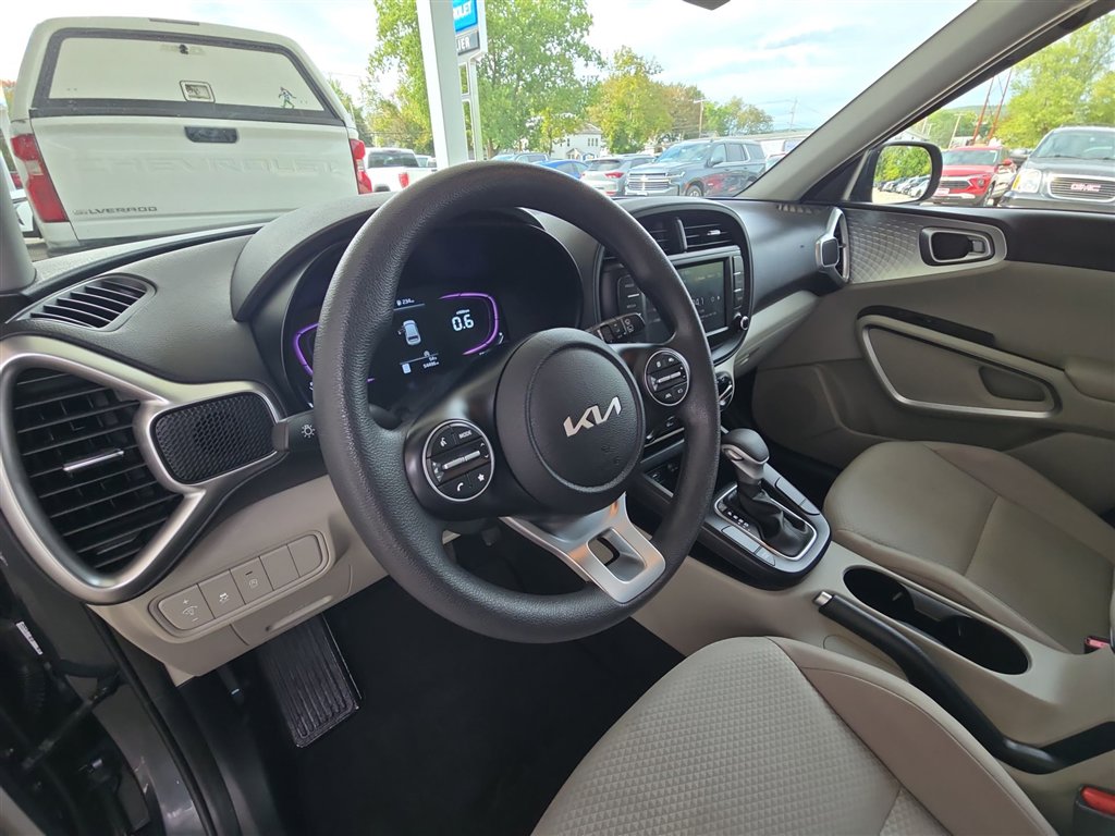 Used 2023 Kia Soul LX w/ LX Technology Package image 10