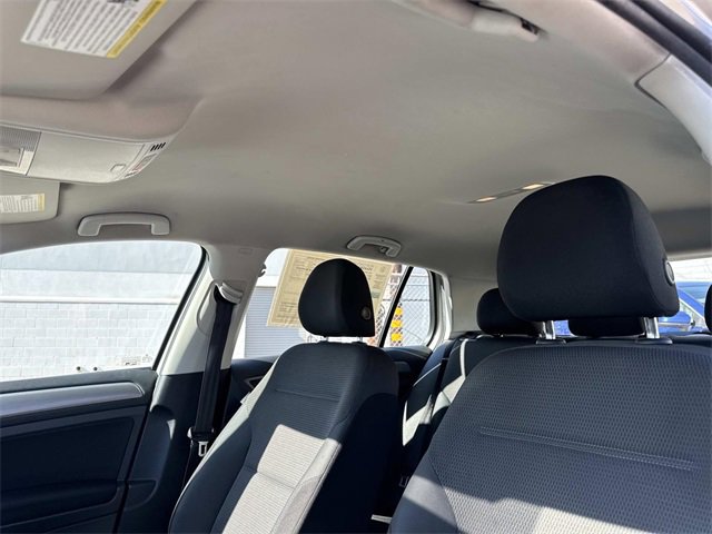 Used 2017 Volkswagen Golf S image 15