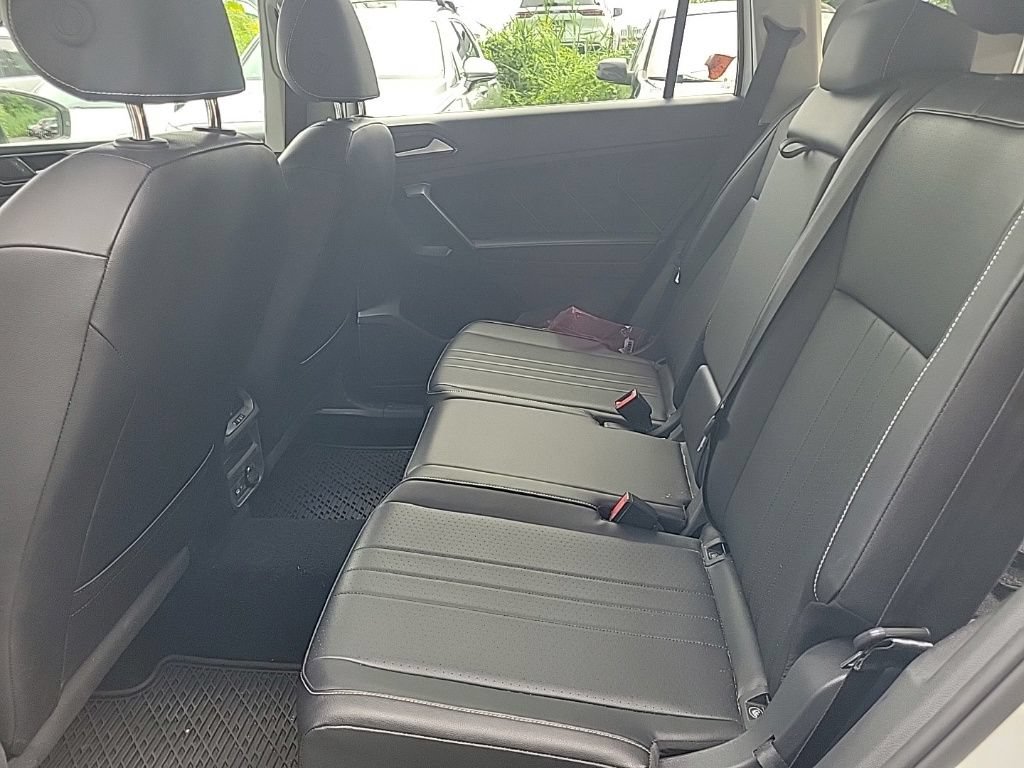 Used 2022 Volkswagen Tiguan SE AWD/4WD image 27