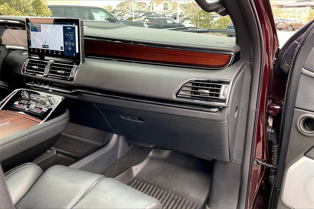 Used 2023 Lincoln Navigator Reserve image 15