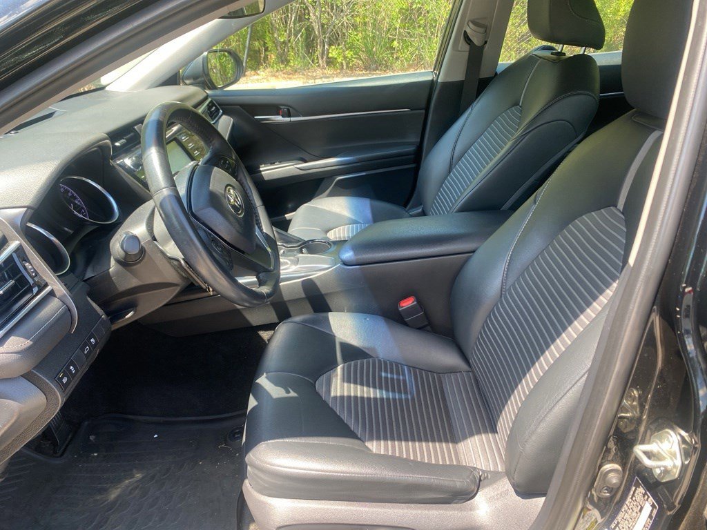 Used 2018 Toyota Camry SE w/ Moonroof Package FWD image 12