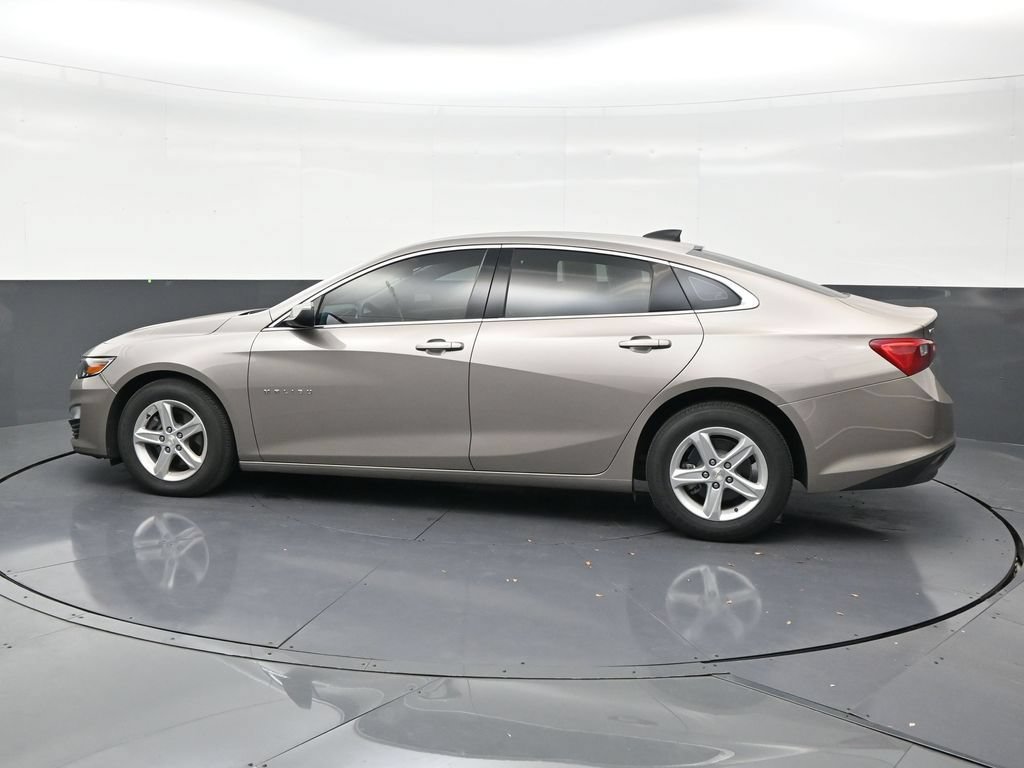 Used 2025 Chevrolet Malibu LS FWD image 2