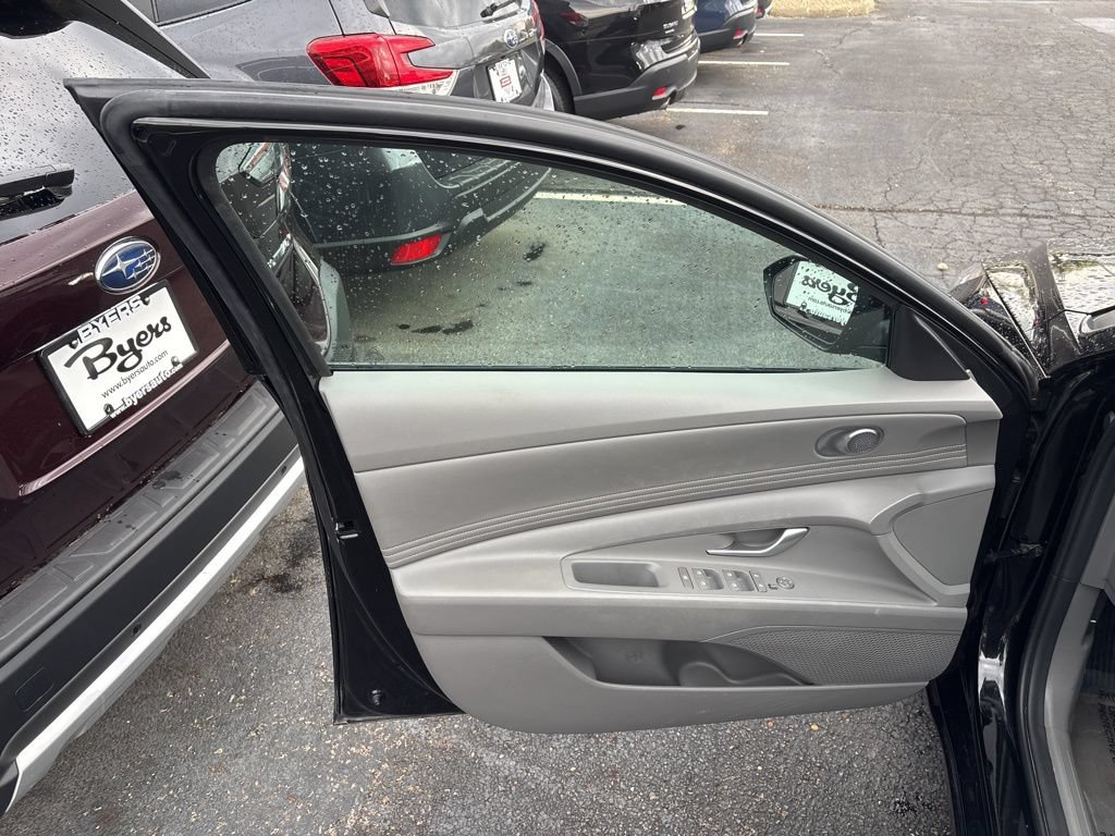 Used 2023 Hyundai Elantra SEL w/ Convenience Package FWD image 20