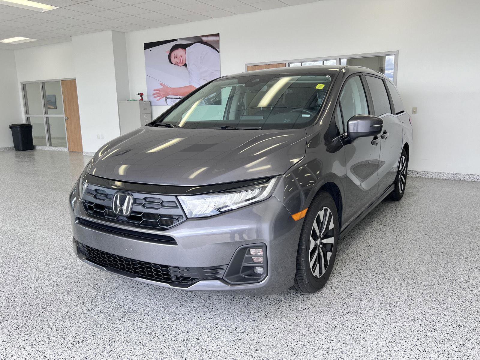 Used 2025 Honda Odyssey EX-L image 3