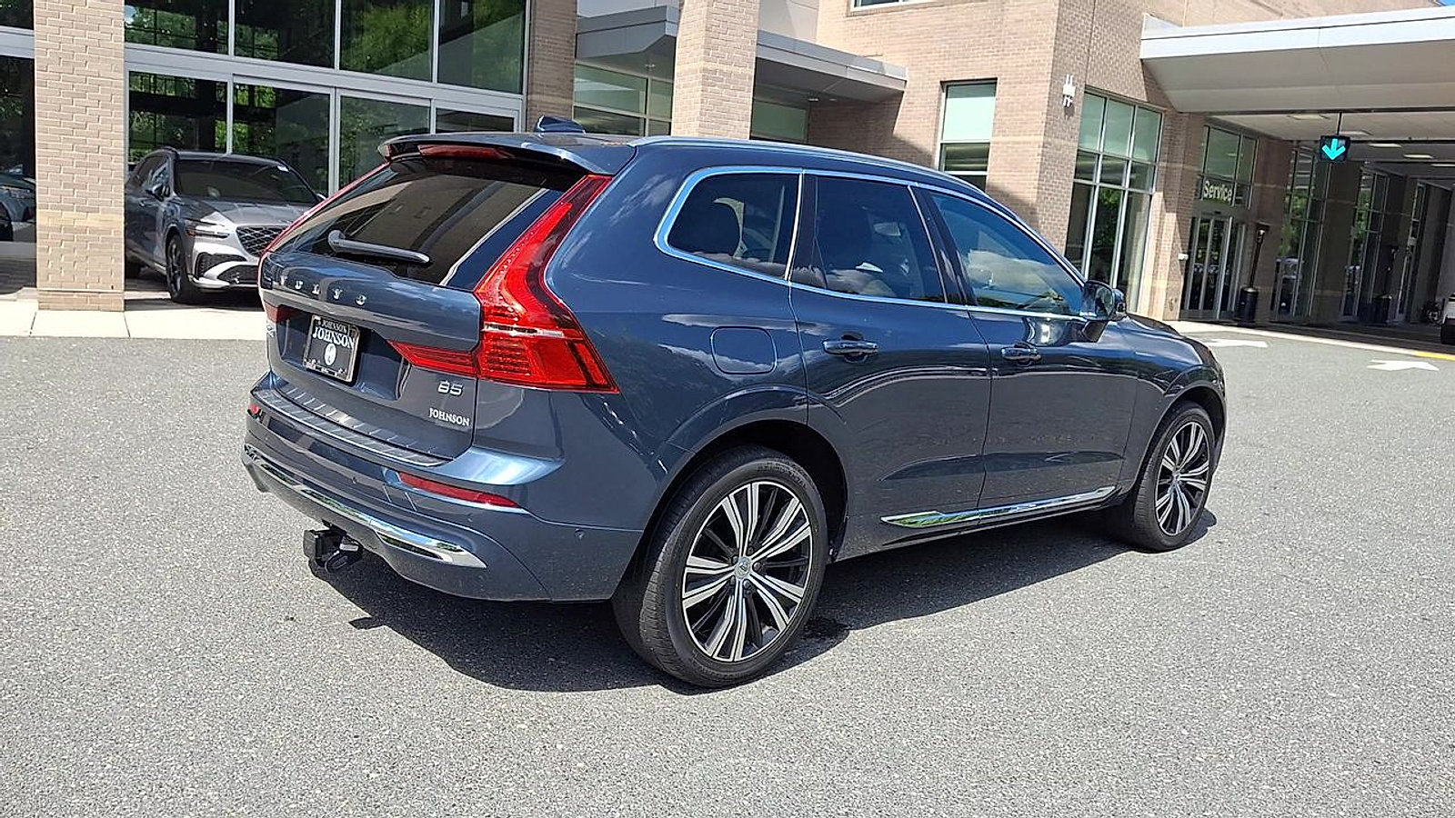 Used 2022 Volvo XC60 B5 Inscription w/ Advanced Package FWD image 4