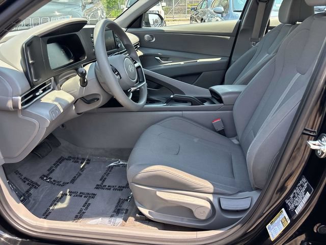 Certified 2024 Hyundai Elantra SE FWD image 9