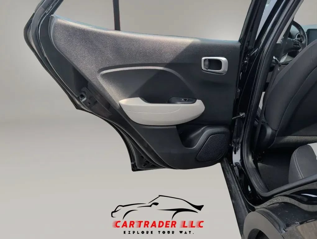 Used 2022 Hyundai Venue SEL FWD image 15