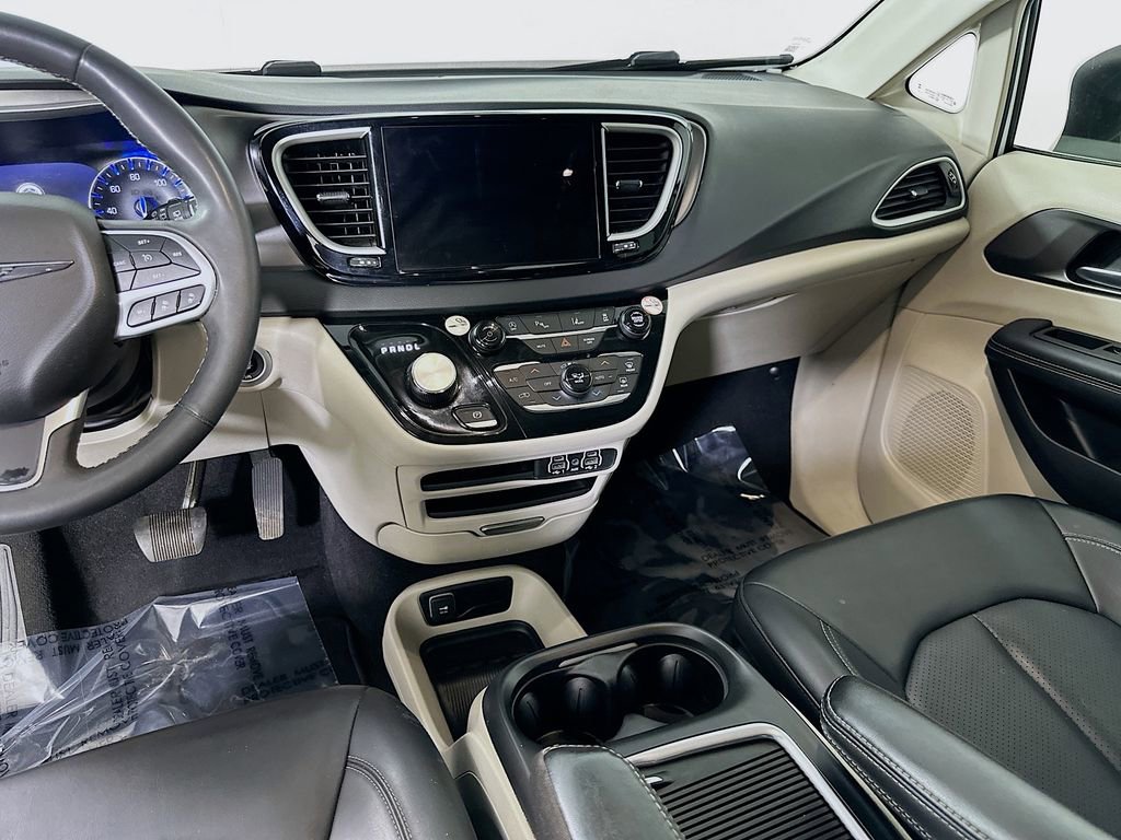 Used 2023 Chrysler Pacifica Touring-L image 20