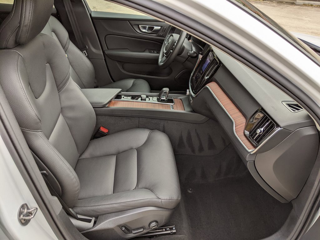 Certified 2025 Volvo V60 B5 Cross Country Plus image 22